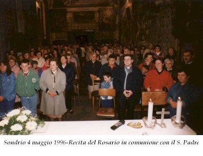3S- Recita del Rosario in comunione con il Santo Padre (4-5-1996).jpg (35586 byte)